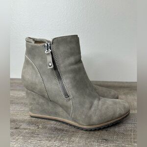 Soul Naturalizer Apollo Wedge Booties Light Gray Suede Size 10